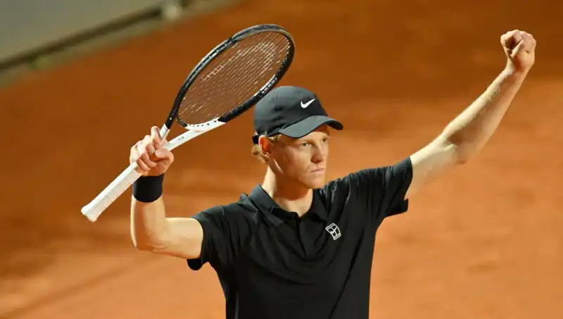 Wimbledon'da Yarı Final Mücadelesi: Tenis Severler İçin Büyük Bir Heyecan!