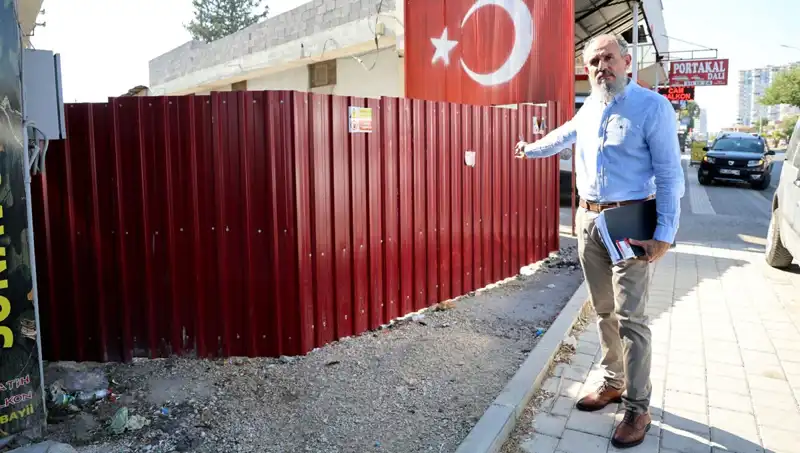 Tapulu Arazim Dedi, Sokak Girişini Kapatıp Kriz Yarattı!