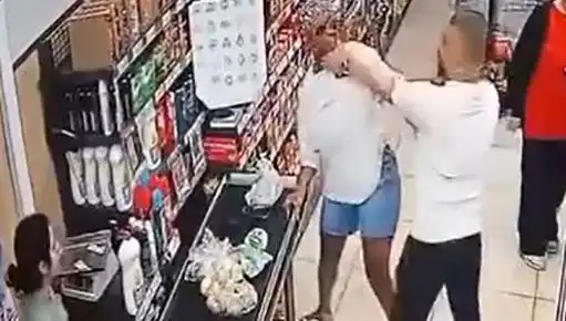 Markette Şok Olay: Çocuğunun Önünde Kadına Saldırdı!