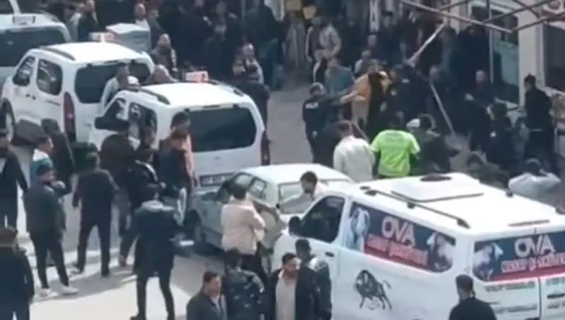 Erciş'te Taşlı Sopalı Kavga: 7 Kişi Gözaltına Alındı, Olayın Perde Arkası