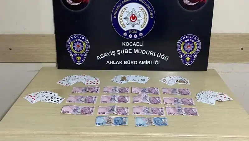 Kocaeli'de Kumar Yasaklarını Delerek Çalışan Kahvehanelere Baskın!