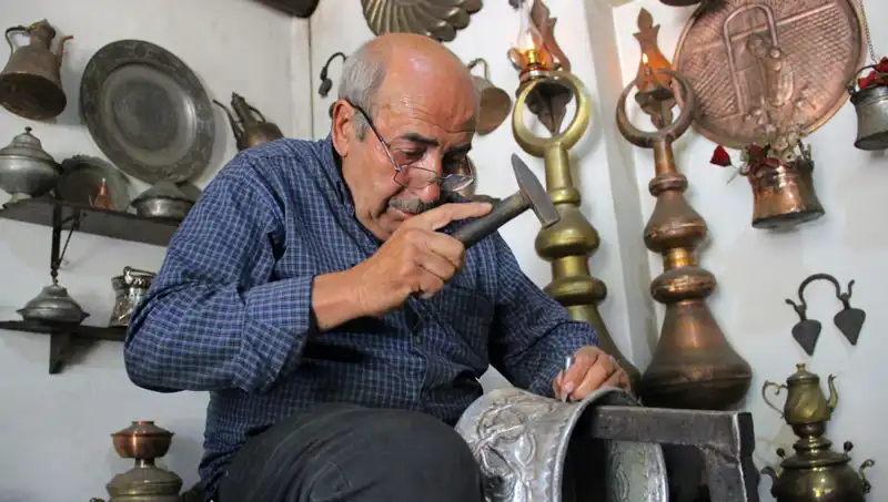 Yarım Asırdır Sanatla Yaşayan Usta: Yaratıcılığı Durdurulmayan Bir Hikaye
