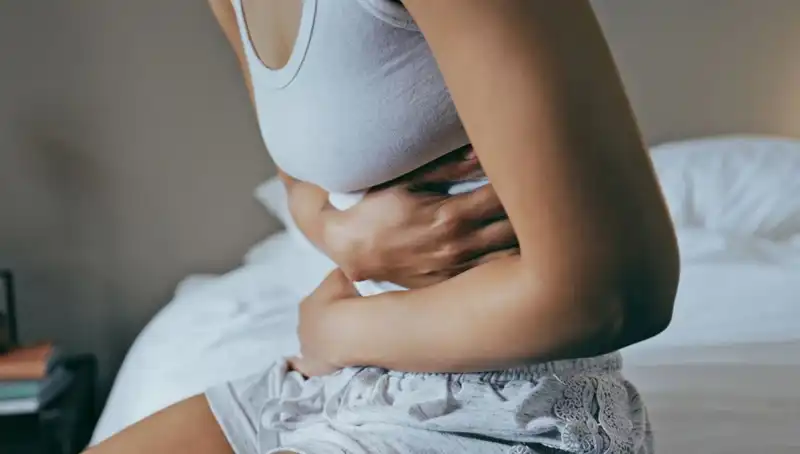 22 Yaşında Bağırsak Kanseri Teşhisi: Göz Ardı Edilen Belirtiler Nelerdir?