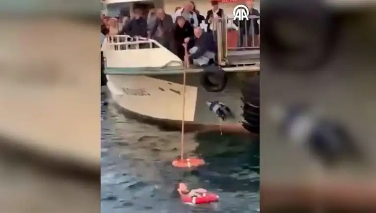 Üsküdar'da Korku Dolu Anlar: Yolcu Denize Düşünce Neler Oldu?