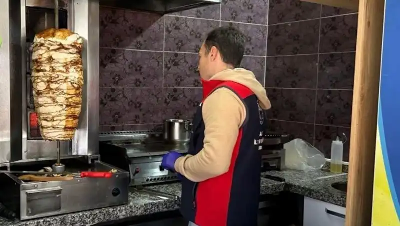 Tavuk Döner Alarmı: İşletmelere Baskınlar ve Sağlık Standartları