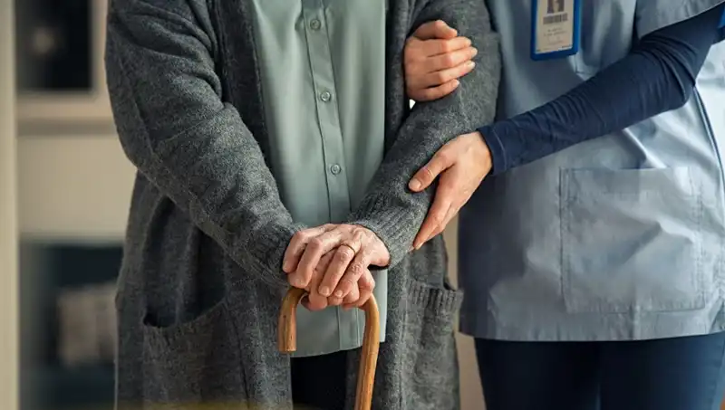Dünyanın En Yaşlı Doktoru: 102 Yaşında Uzun Yaşamın Sırları