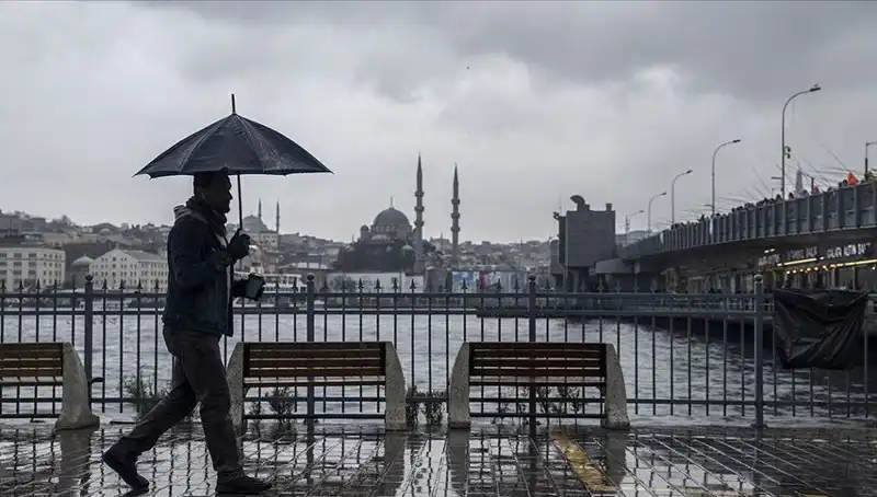 İstanbul'da Bahar Havası Yerini Kışa Bırakıyor: Yağmur ve Kar Kapıda