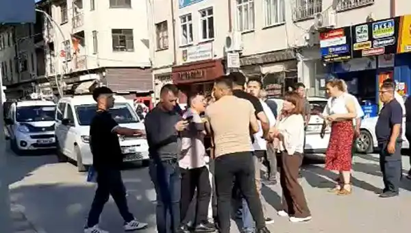 Trafikte Gaziyi Darp Eden Anlar Anbean Kamerada Kaydedildi