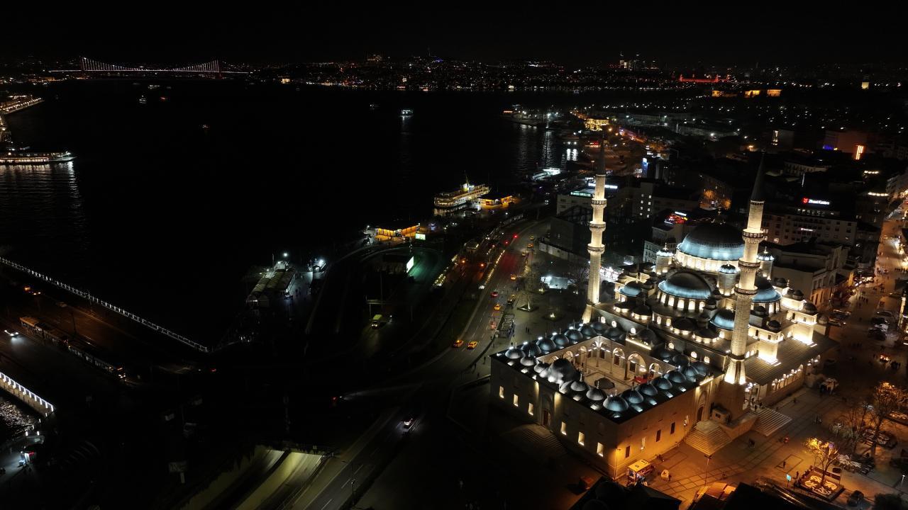 Miraç Kandili'nde binlerce kişi ibadet etti