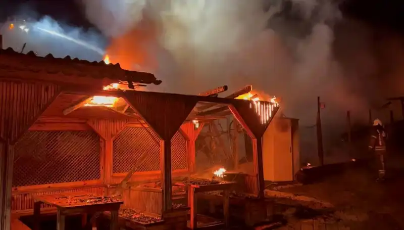 Şile’deki Gözleme Restoranında Yangın! Altı Mekân Alev Alev Yandı