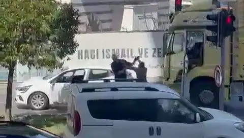 İstanbul Trafiğinde Çekiçli Saldırı: Olayın Detayları ve Güvenlik Endişeleri