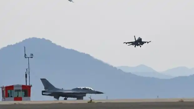 Güney Kore'deki Askeri Tatbikat Korkuttu: Savaş Uçağı Köyü Bombaladı