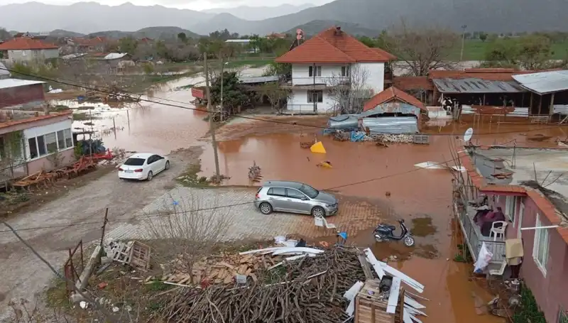 Burdur'da Şiddetli Yağışlar: Evler ve Ahırlar Su Altında Kaldı