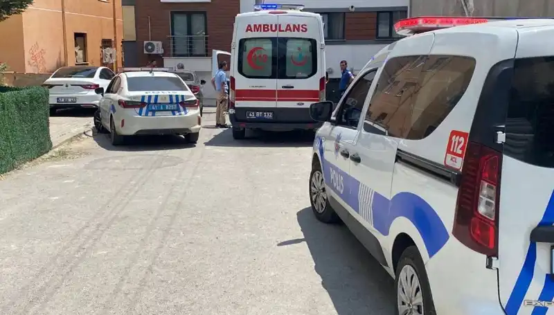 Bıçaklı Kavga Dehşeti: İki Kardeş ve Bir Polis Yaralı