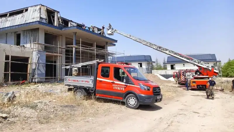 Ankara Gölbaşı’nda Villaların Bulunduğu Alanda Büyük Yangın Paniği