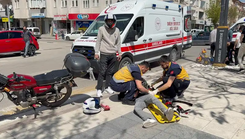 Aksaray'da Feci Motosiklet Kazası: İki Yaralı, Olay Yeri Dansıyor!