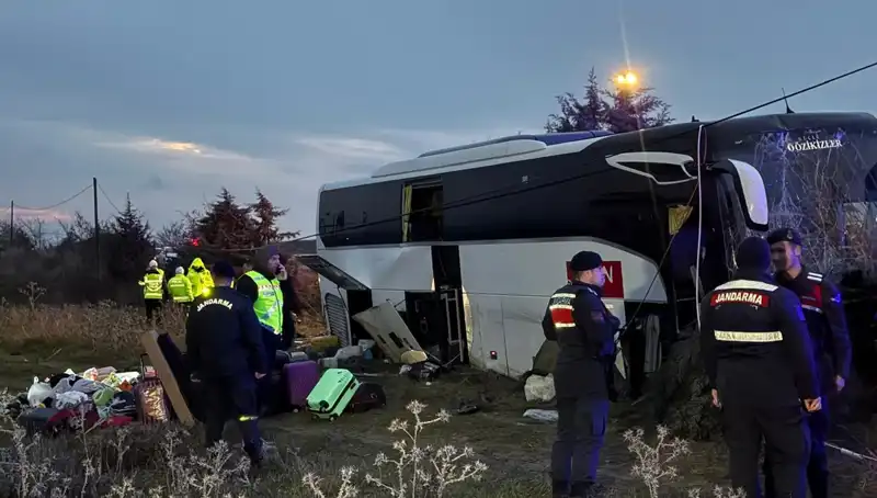 Çanakkale'de Kontrolden Çıkan Otobüs Şarampole Uçtu: 37 Yaralı