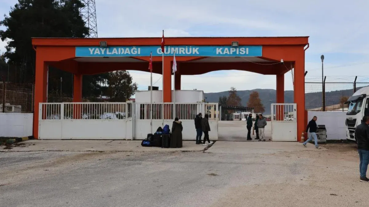 Suriyeliler Türkiye’ye Dönüyor: Yayladağı Gümrük Kapısı’ndan Geçişler Başladı