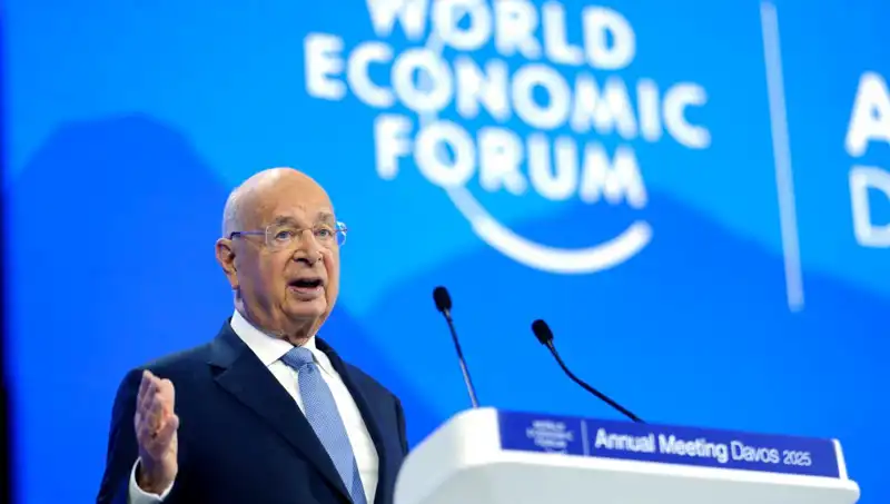 Klaus Schwab, Davos’un Geleceği İçin Şok Etkisi Yaratan İstifasını Açıkladı