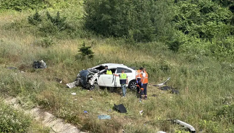 Kuzey Marmara Otoyolu'nda Dehşet Veren Kaza: Araç Şarampole Devrildi