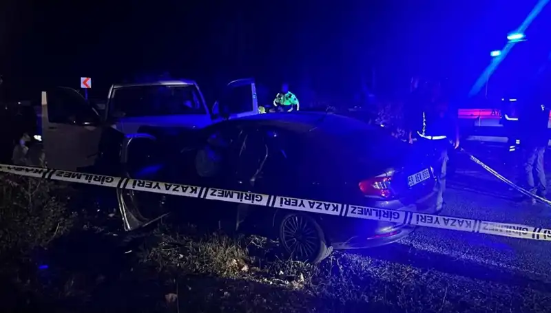 Ters Şeritteki Minibüs Kazası: 1 Kişi Hayatını Kaybetti, 8 Kişi Yaralandı