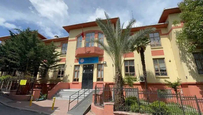Depremde Hasar Gören 4 Okul Riskli Bulundu: Boşaltma Süreci Başladı