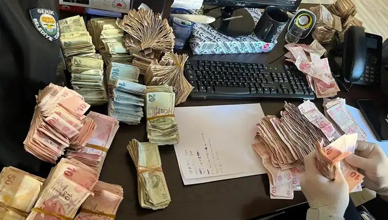 Dilenci Şoku: Üstünden Çıkan Binlerce TL Gazete Manşetlerinde!