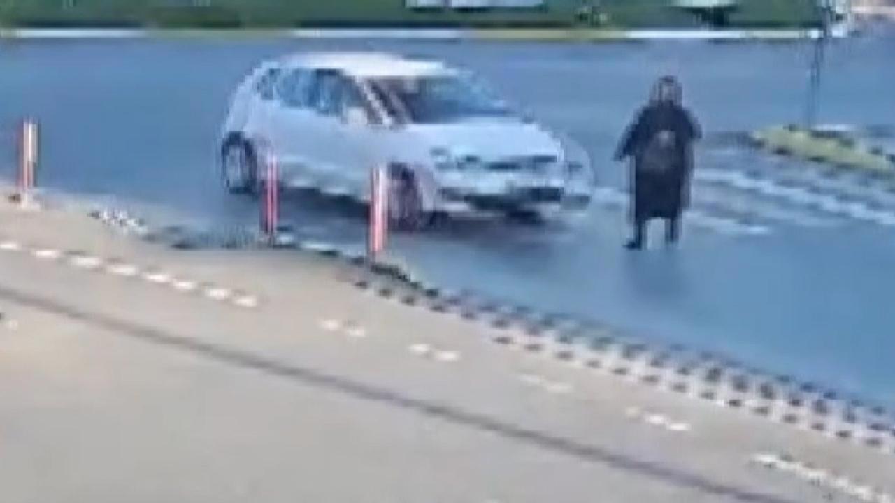 Yaya, Araba Çarptı Ve Yardım Beklerken İkinci Kaza Geçirdi