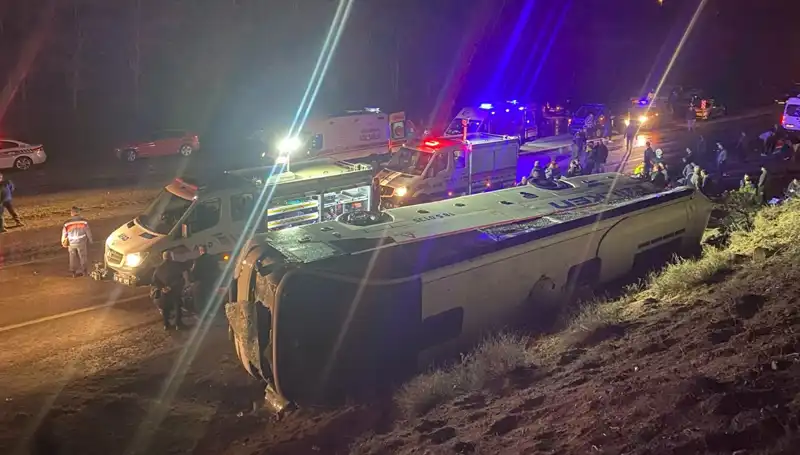 İşçi Servisi Şarampole Devrildi: 23 Kişi Yaralandı, Olayın Detayları Şaşırtıyor!