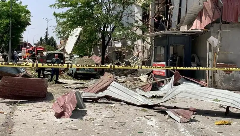 Gaziantep'teki Fabrikada Şiddetli Patlama: Yaralıların Sayısı Artıyor!