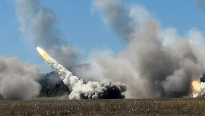Avustralya'nın En Büyük Askeri Tatbikatında HIMARS Atışı: Bir Dönüm Noktası