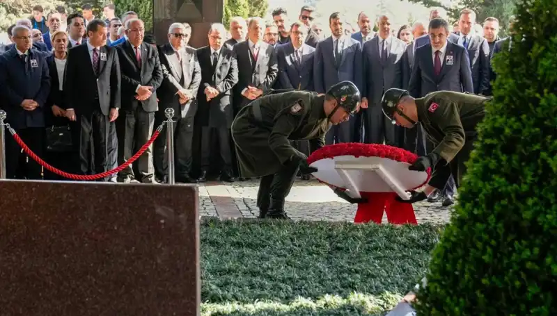 8. Cumhurbaşkanı Turgut Özal, Mezarı Başında Unutulmadı: Anma Töreni Detayları