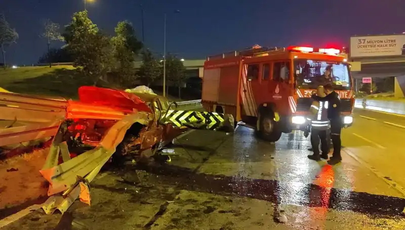 Bariyer Otomobile Saplandı: Sürücü Ağır Yaralandı, Olayın Detayları Şoke Edici