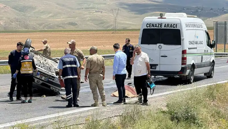 Mezuniyet Törenine Giderken Feci Kaza: Bir Kayıp, Dört Yaralı