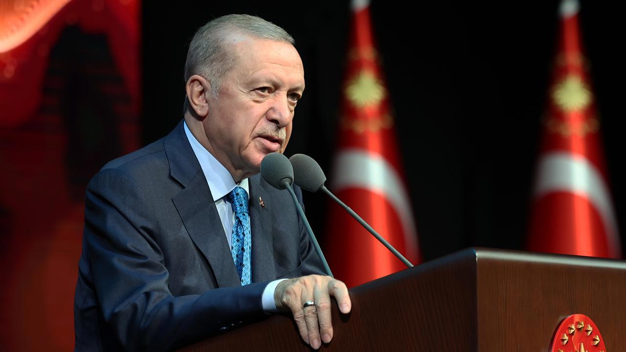 Cumhurbaşkanı Erdoğan, Mehmet Akif Ersoy'u ölüm yıl dönümünde anma mesajı paylaştı