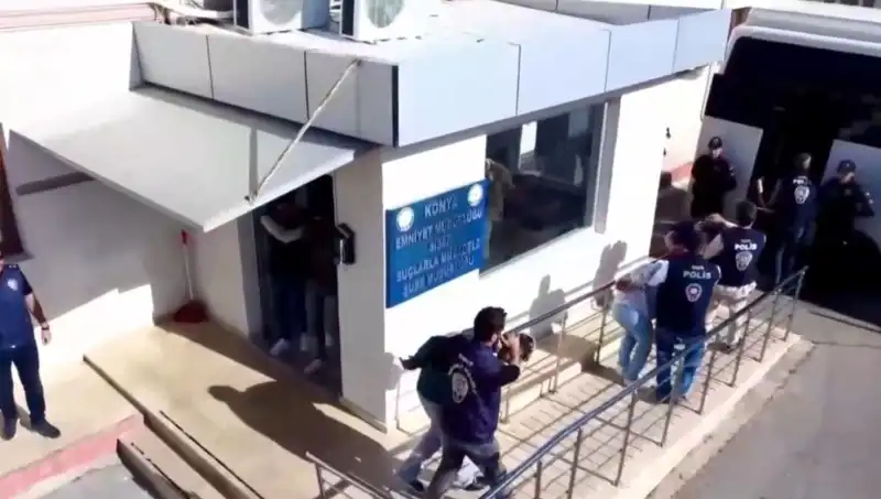 Türkiye Genelinde Dolandırıcılık Operasyonu: 13 Kişi Tutuklandı!
