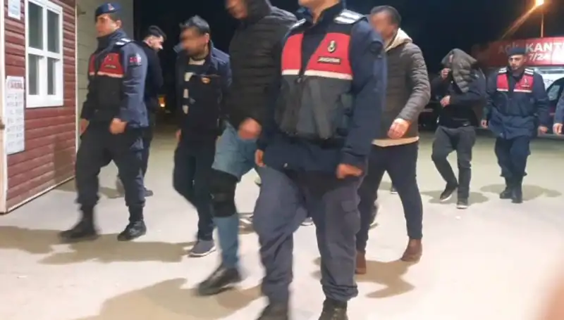 Uyuşturucu Partisi Baskını: Bağ Evinde 15 Gözaltı!