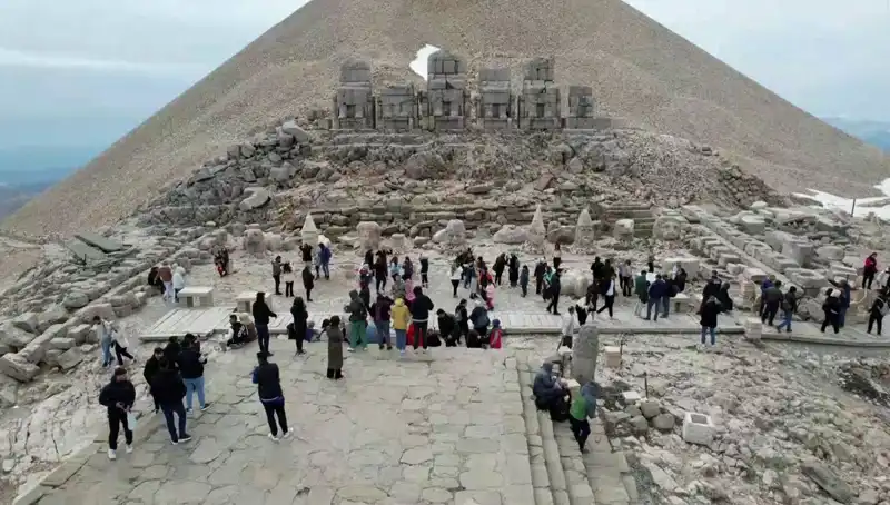 Bayramda Nemrut Dağı'na Akın Eden Ziyaretçi Sayısı Rekor Kırdı