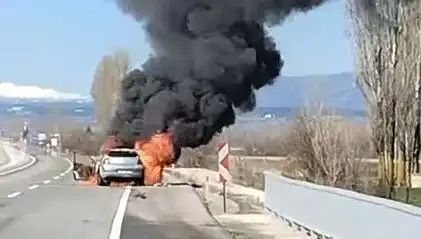 Kütahya'da Seyir Halindeki Otomobilin Yanan Anları Kameralara Yansıdı