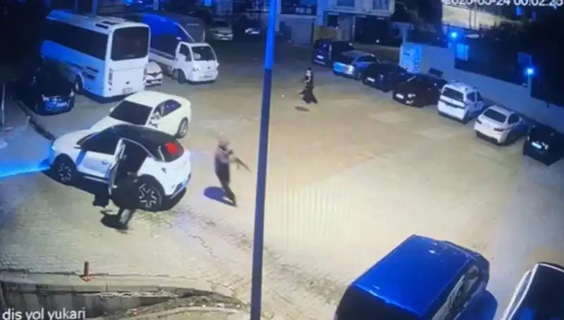 Kağıthane'de Kalaşnikoflu Dehşet: Maskeli Saldırganlardan Korkunç Saldırı!