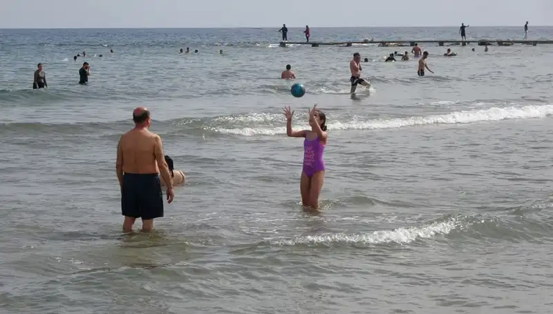 Bu Şehirde Sıcaklık Rekoru: Deniz Sezonu Erken Başladı!