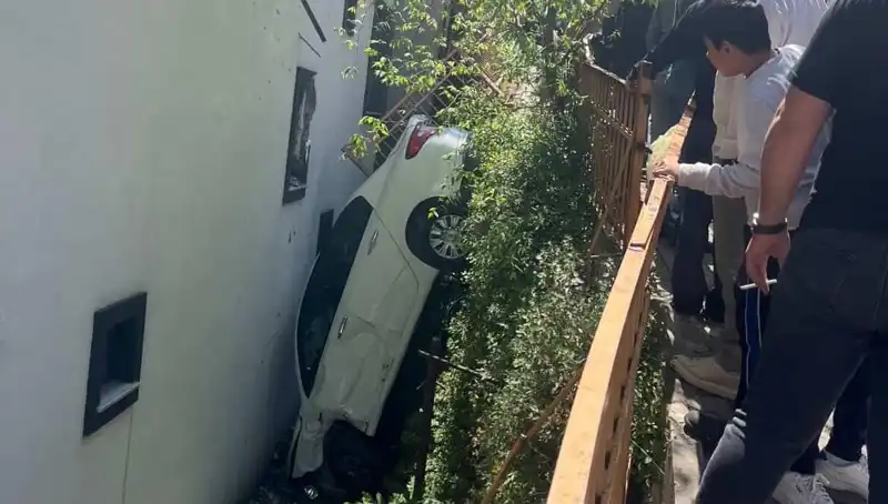 Kağıthane’de Korkunç Kaza: Metrelerce Sürüklenen Araç Korku Dolu Anlar Yaşattı