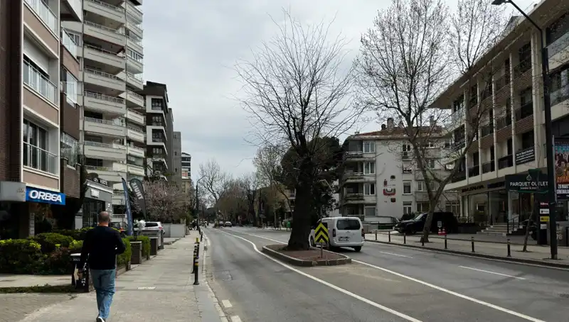 Kadıköy'de Kazalara Davetiye Çıkaran Tehlikeli Cadde: Önlem Alınmalı!