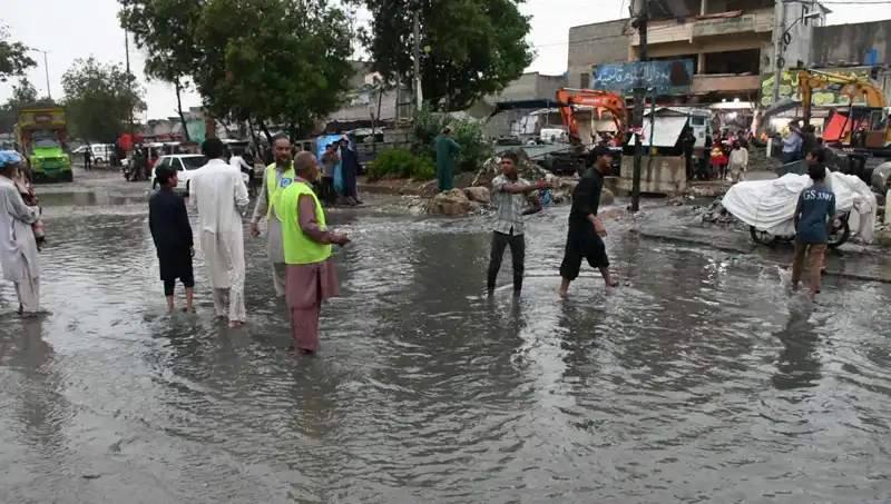 Muson Yağmurları Hindistan'ı Salladı: 57 Can Gitti