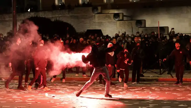 Yunanistan Hükümetine Gensoru: Atina Sokaklarında Olaylı Protestolar!