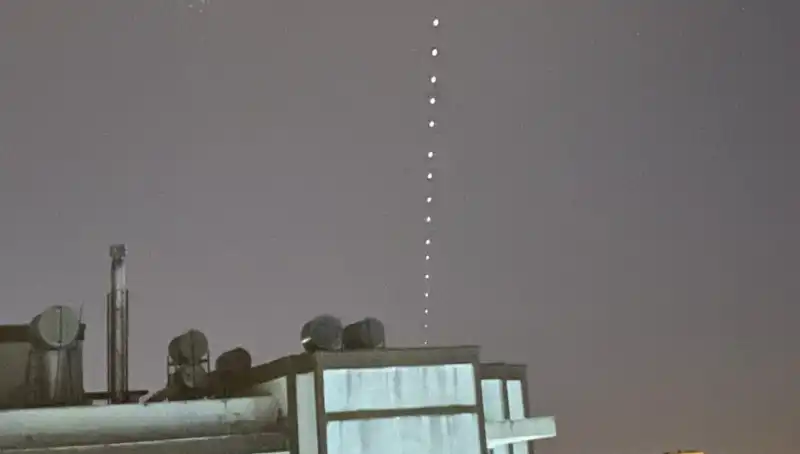 Adana'da Starlink Gökyüzünü Aydınlattı, Vatandaşlar Şaşkına Döndü!