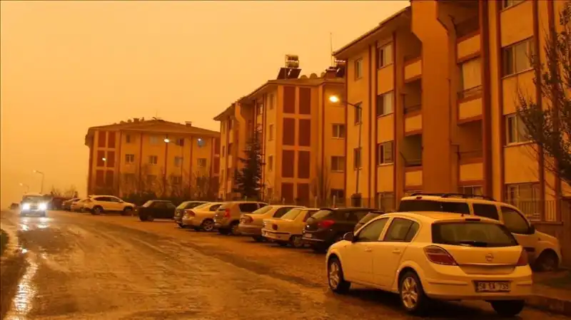 Dikkat! Meteoroloji Uyardı: Çöl Tozu ve Sağanak Yağmur Birleşiyor