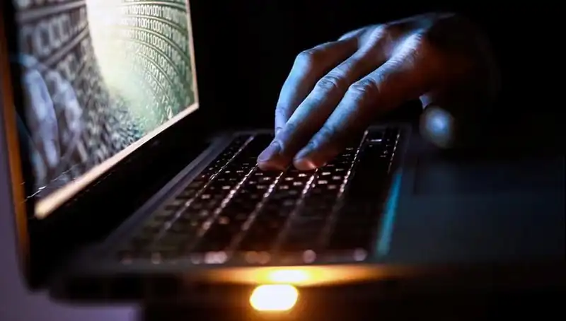 Kiracıları Kandırmak İçin Flört Uygulamalarını Kullanan Ev Sahibi
