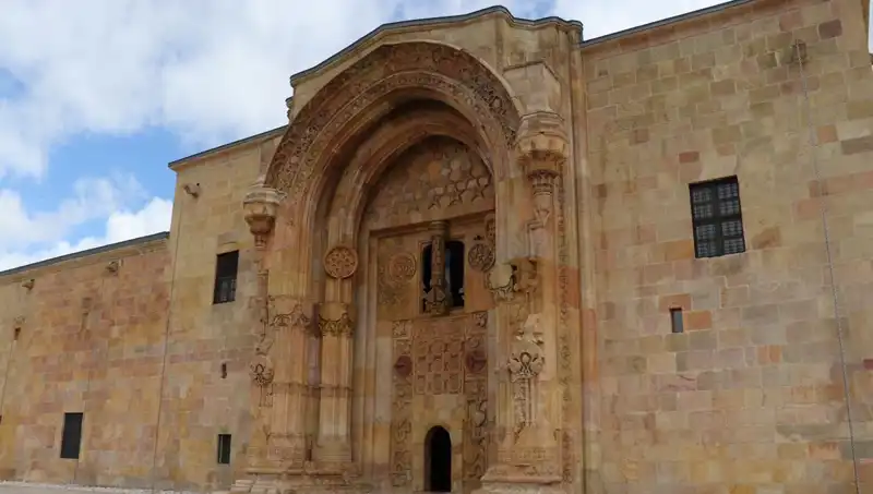 Divriği Ulu Camii ve Darüşşifası’na Gelen Ziyaretçi Akını Neden Bu Kadar Artıyor?