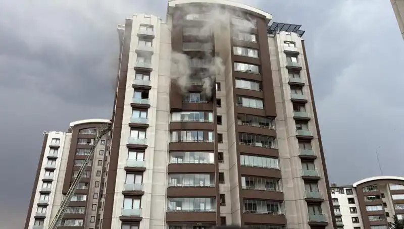 Ankara’daki 14 Katlı Binada Yangın: Can Pazarı Oluştu
